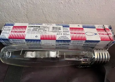 Halogenidová výbojka 400W