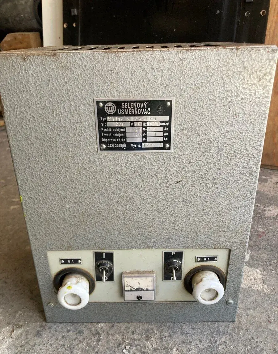 Retro selénový usmerňovač, nabíjačka ZSE ČSSR – 28V