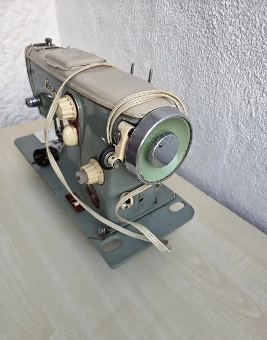 Sijaci stroj Lada