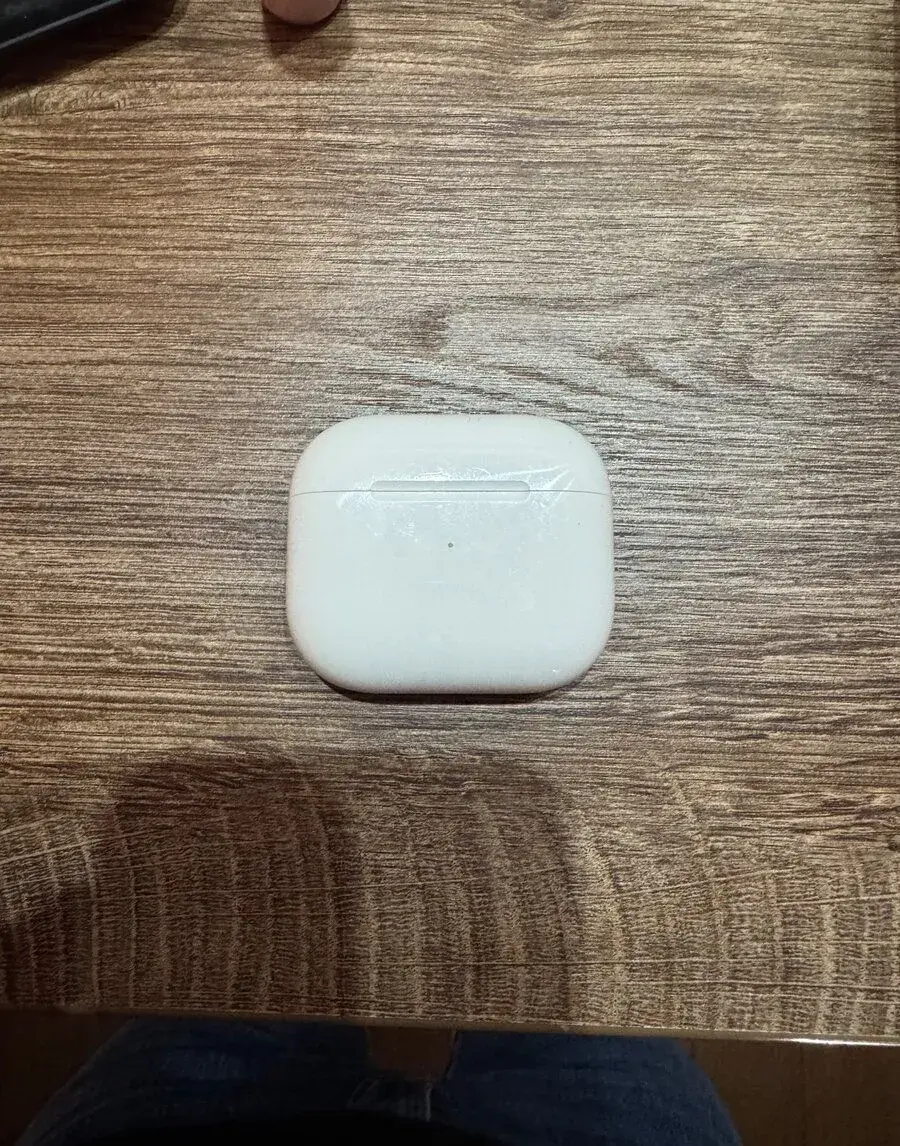 Apple AirPods 3. generácie – originál puzdro + pravé slúchad