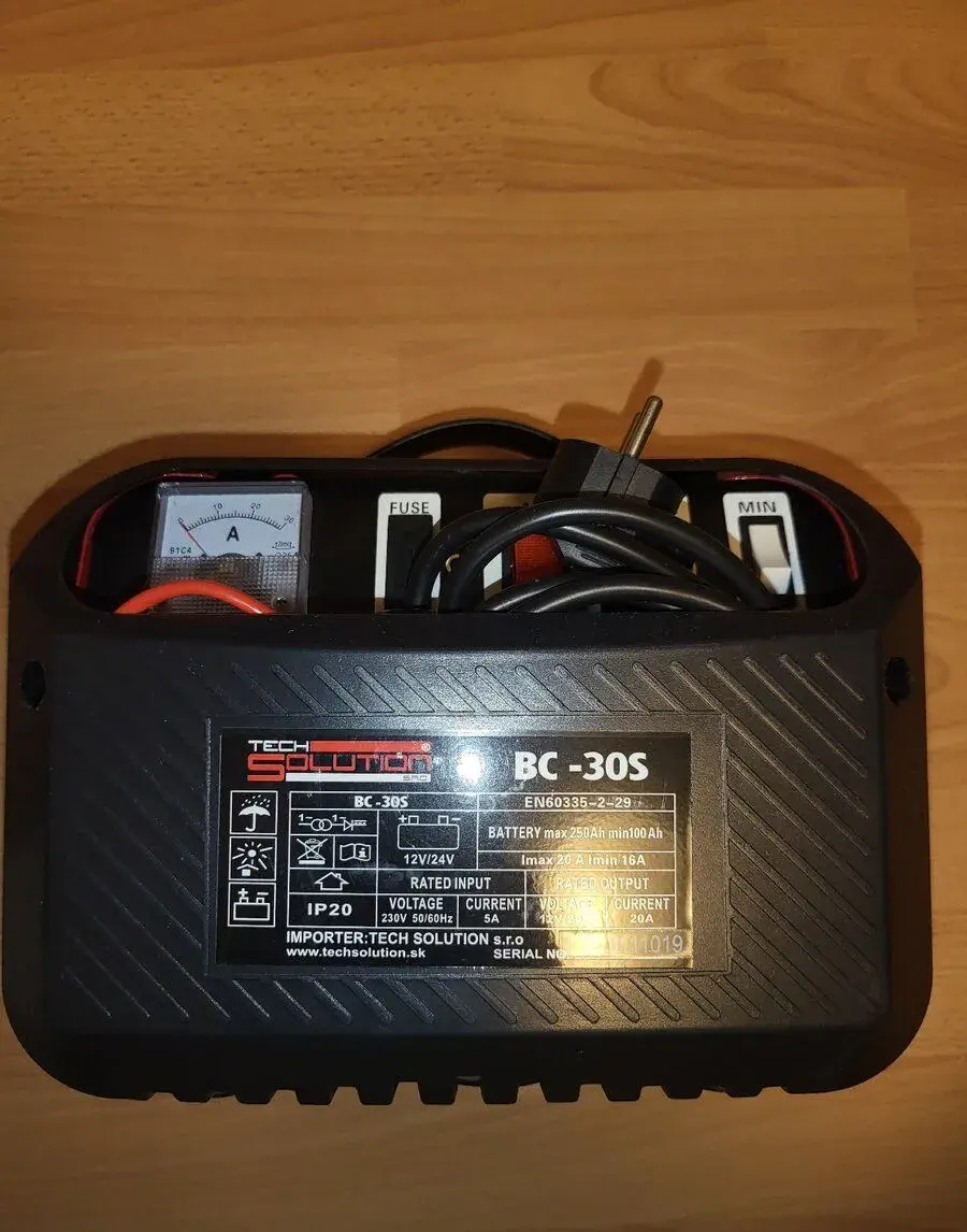 Nabíjačka Solution BC-30S