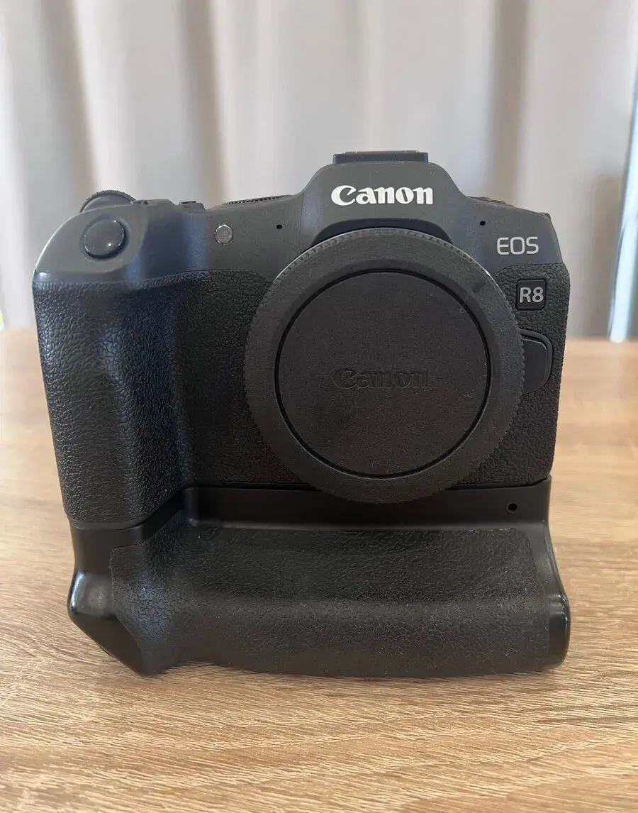 Canon Eos R8 v záruke