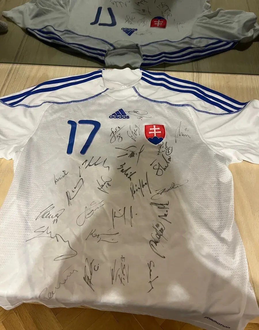 Slovenský národný dres so všetkými podpismi
