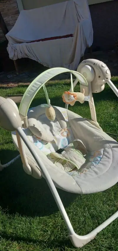INGENUITY hojdačka s melódiou