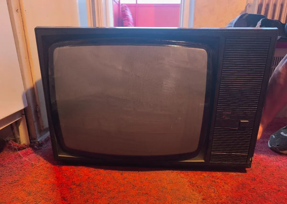 Tesla Color TXT TV
