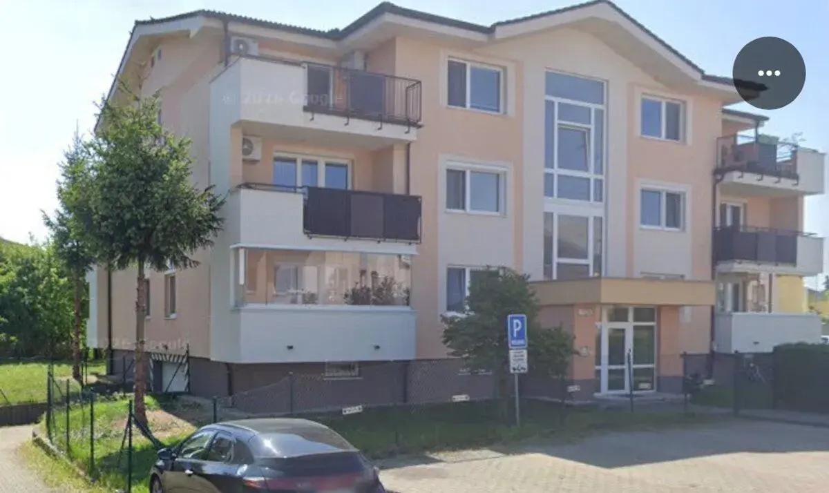 Rovinka, Farebná ulica- parkovacie státie v podzemnej garáži