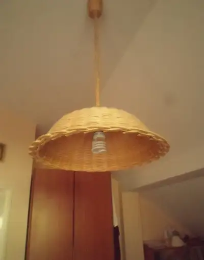 Kvalitná stropna lampa ratanová