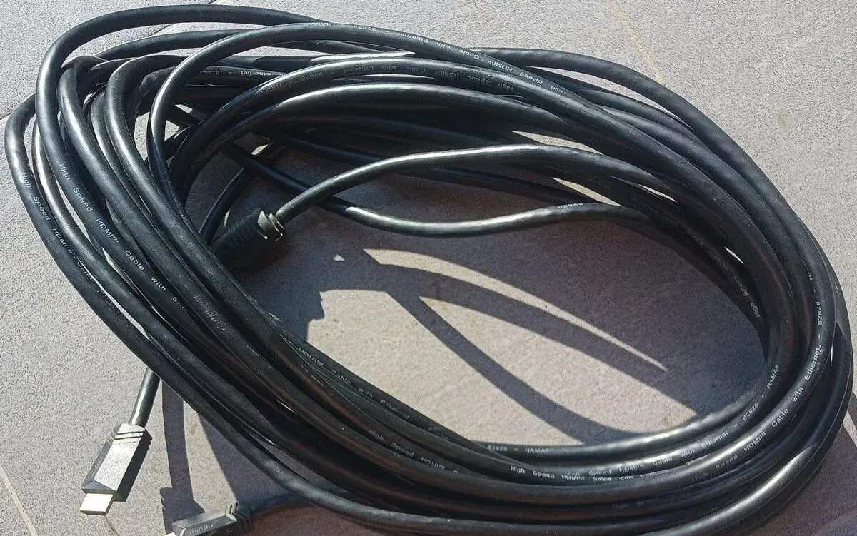 dlhé video káble (VGA, HDMI)