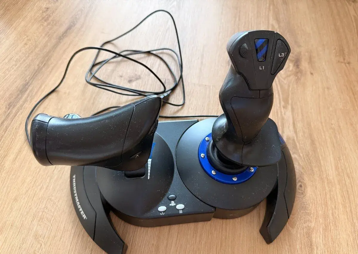 Thrustmaster T-FLIGHT HOTAS 4 – ako nový
