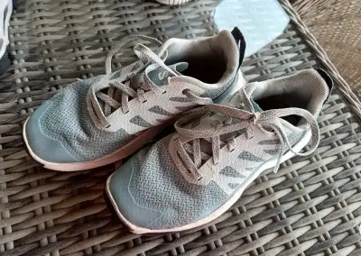 Salomon tenisky 33
