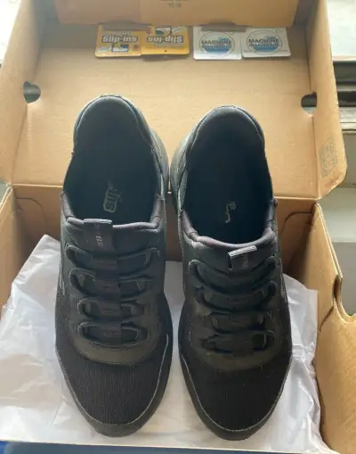 Skechers čierne veľ.36