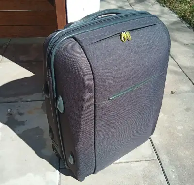 Kufor Samsonite na kolieskach, Batoh XD Design Bobby Compact