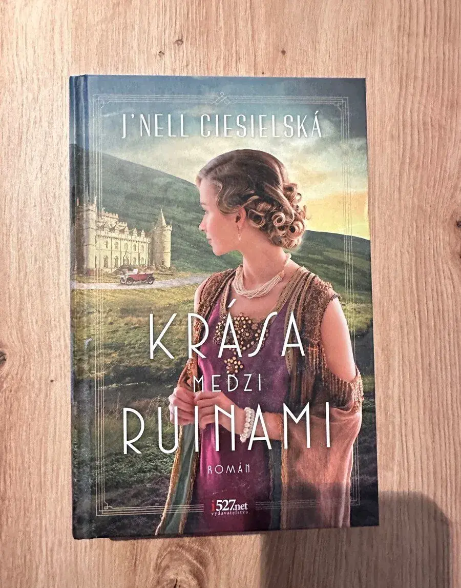 Krasa medzi ruinami, J’Nell Ciesielski