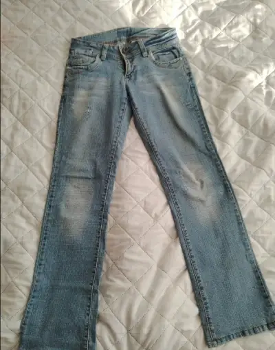 Vintage 90s modré jeansy s vyšúchaným efektom