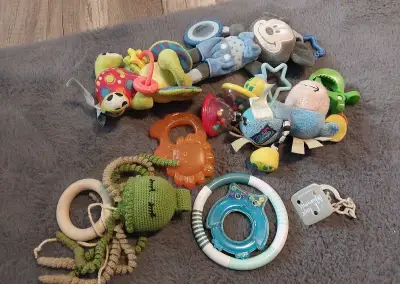 Hrkálky a hryzátka pre bábätká.