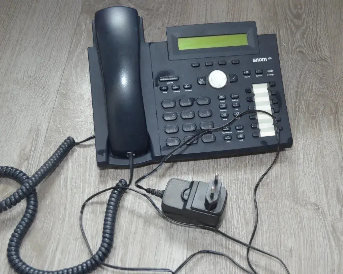 SNOM 320 VoIP / IP telefón, otestovaný, s napájacím zdrojom