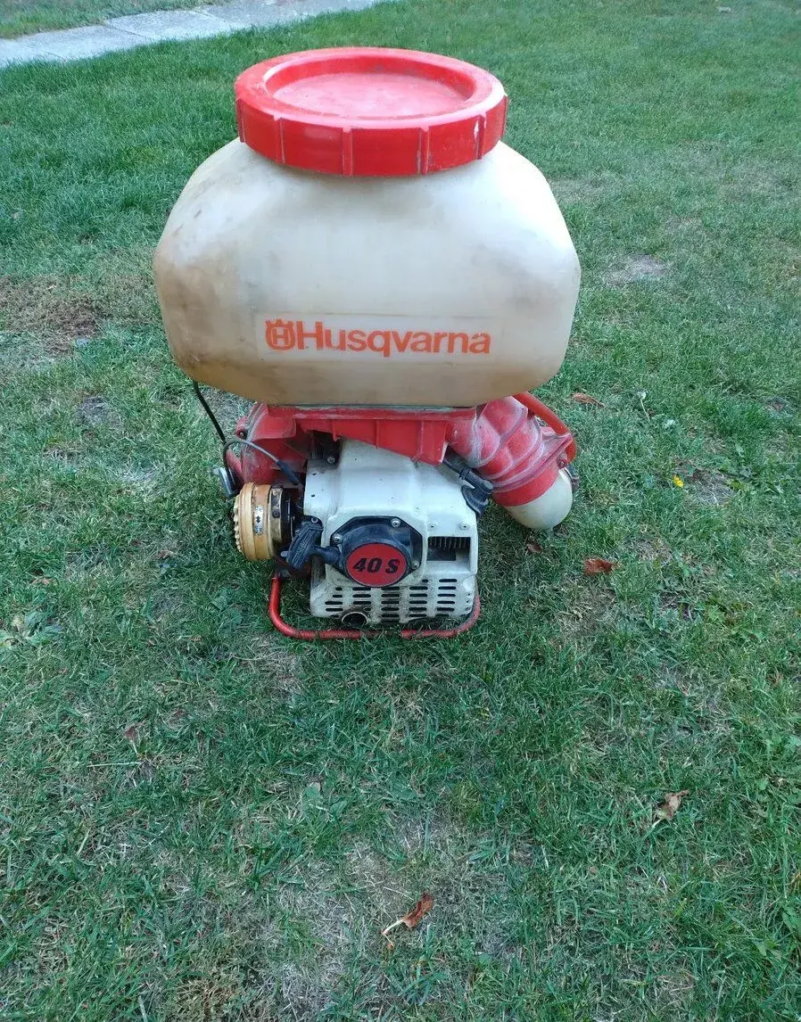 Husqvarna postrekovač