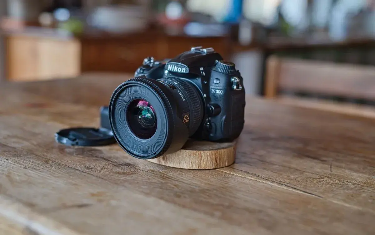 Nikon D7000 + Sigma EX 10-20mm f4-5,6 + batt. grip