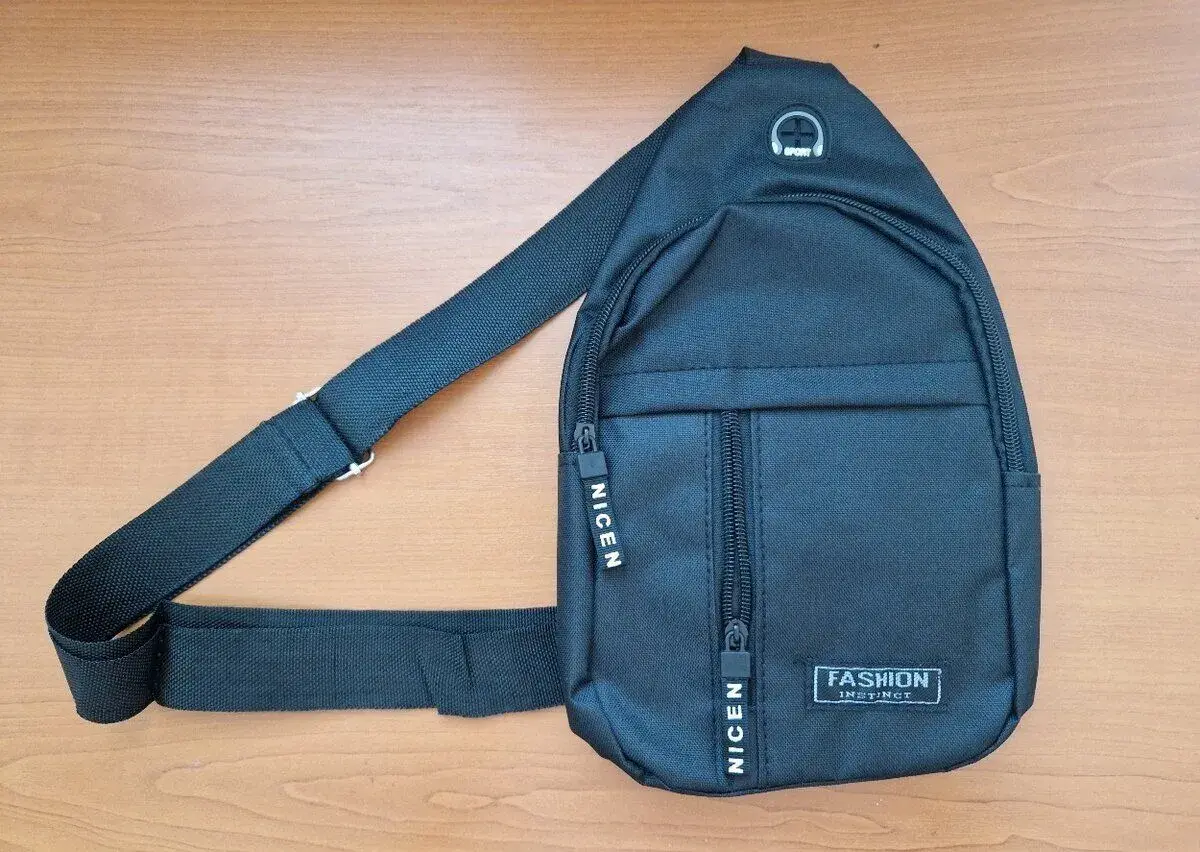 Čierna crossbody taška / ľadvinka cez rameno – nepoužitá