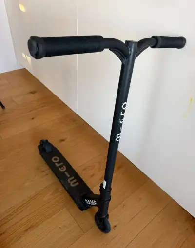 Freestyle kolobežka Micro Ramp – čierna