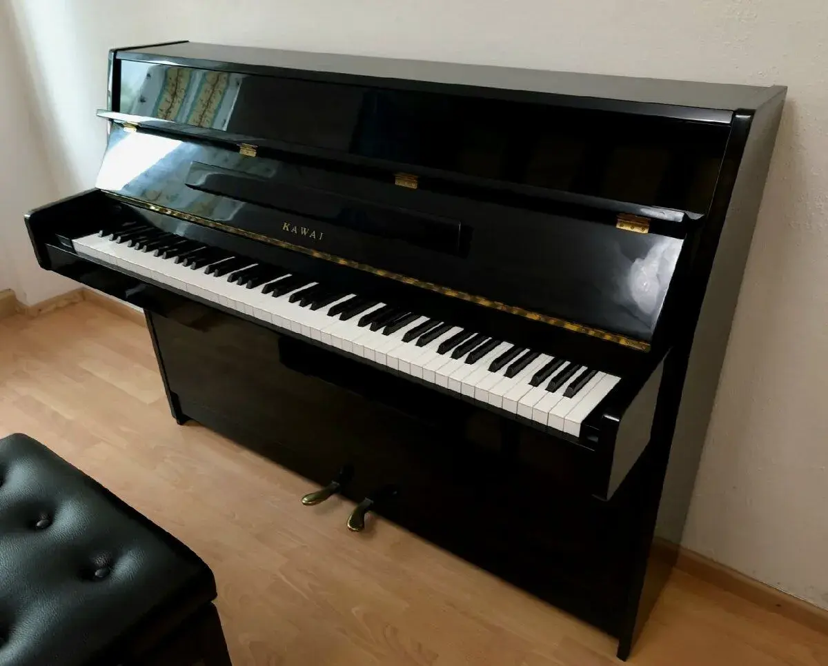 Pianino zn. Kawai
