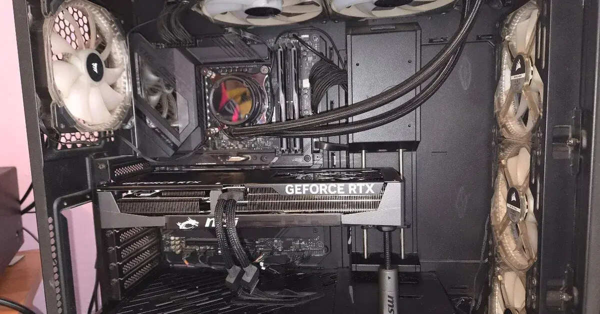 KOmbo: Intel i7-13700K + ASUS ROG Strix Z790-H + Corsair