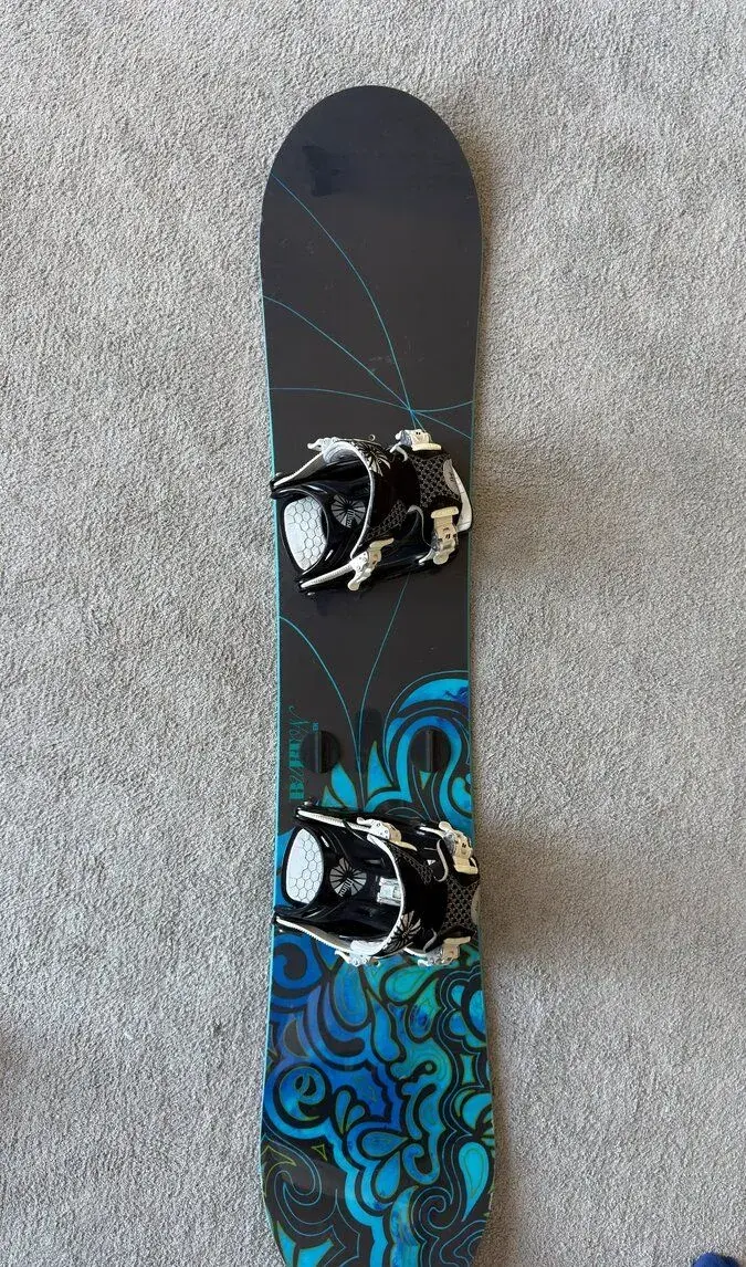 Dámsky snowboard Burton 142 cm (rocker) + viazanie Flow Minx