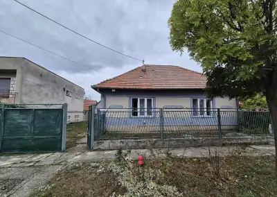 Na predaj 3 izbový rodinný dom v obci Bešeňov s 11 árovou zá