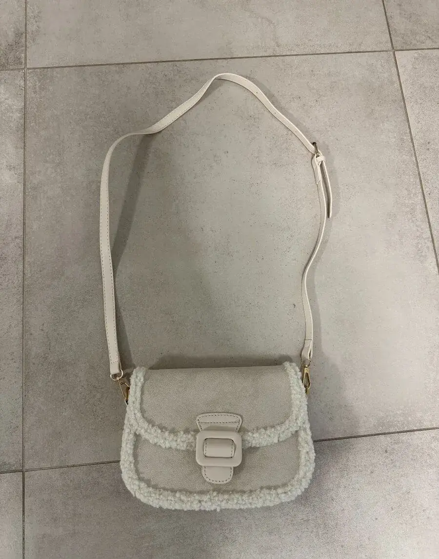 Bežová mini kabelka s kožušinou - nová