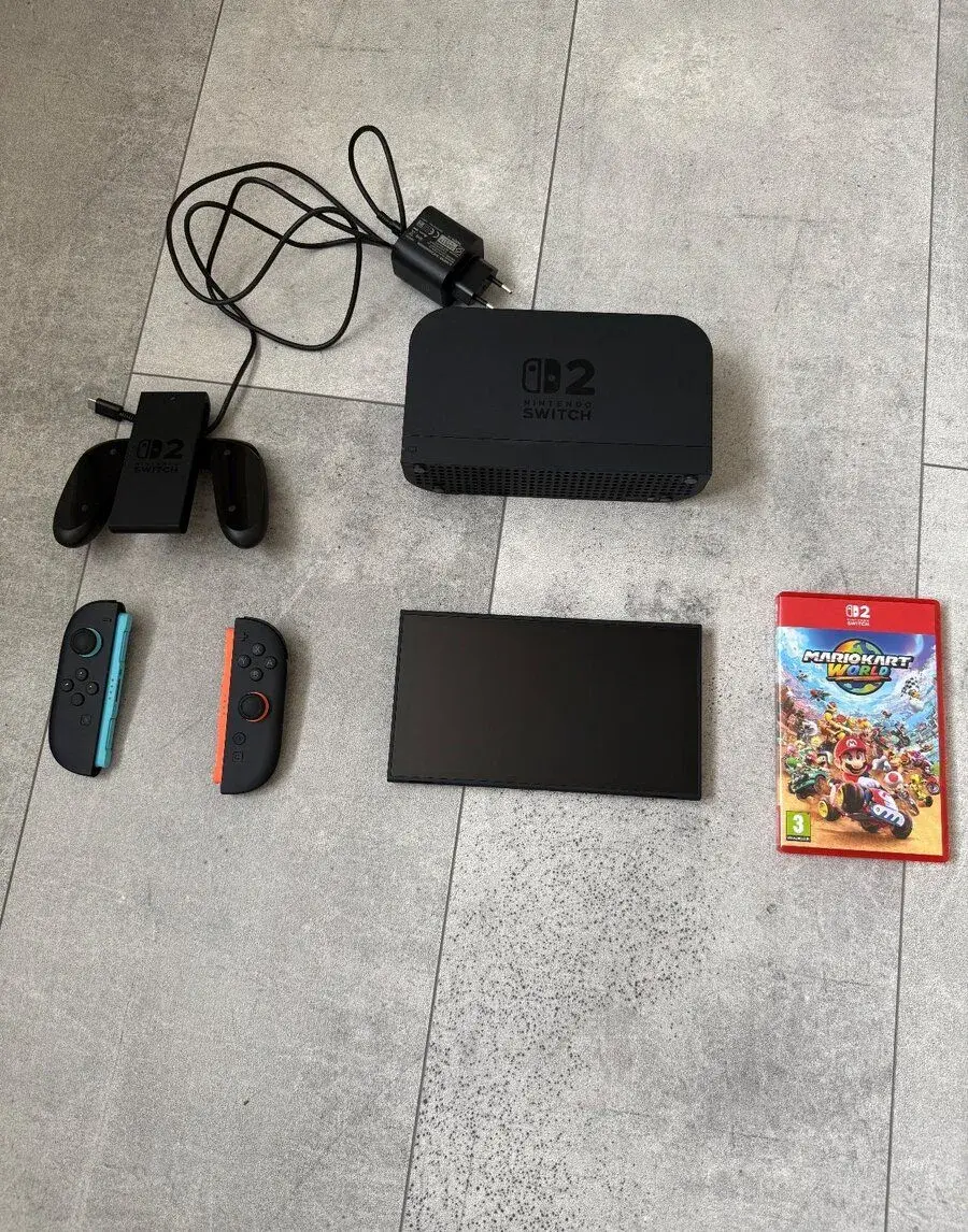 Nintendo Switch 2 + Mario Kart World – málo používaný