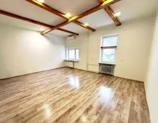 PRENÁJOM PRIESTOROV V PRIEVIDZI – 7 €/m² VRÁTANE ENERGIÍ