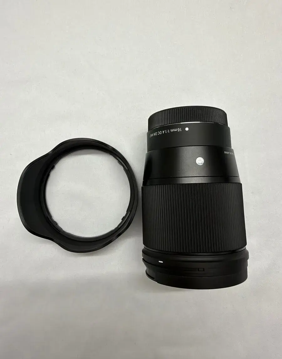 Sigma 16mm f/1.4 DC DN