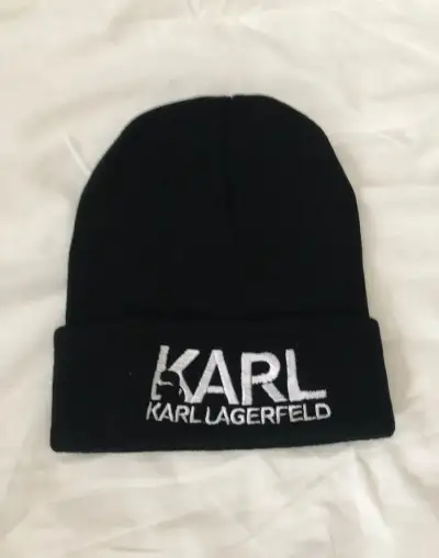 NOVÉ čiapky Karl Lagerfeld