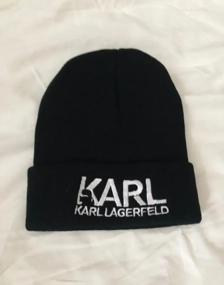 NOVÉ čiapky Karl Lagerfeld