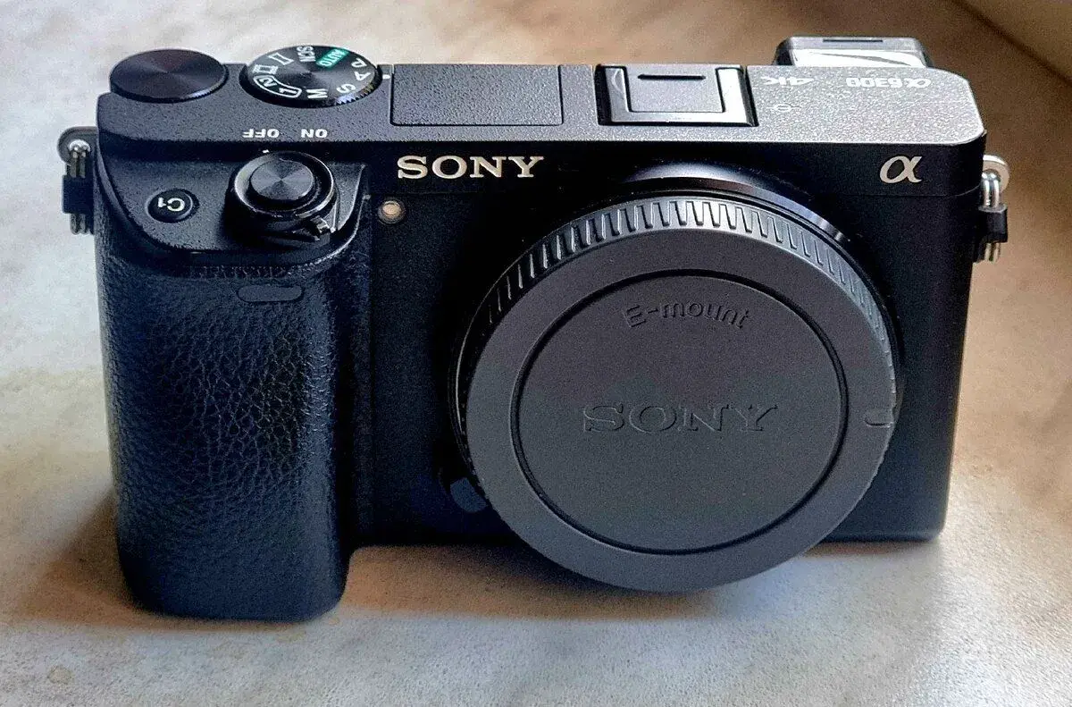sony a6300 - ziadne skrabance,top stav