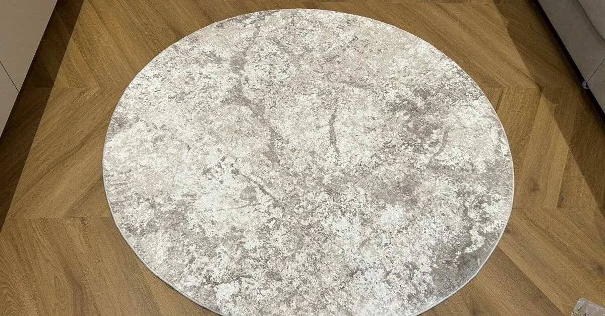 Úplne nový nepoužitý okrúhly koberec