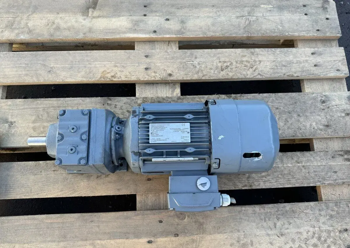 ELEKTROMOTOR S PREVODOVKOU 141 alebo 246 ot/min