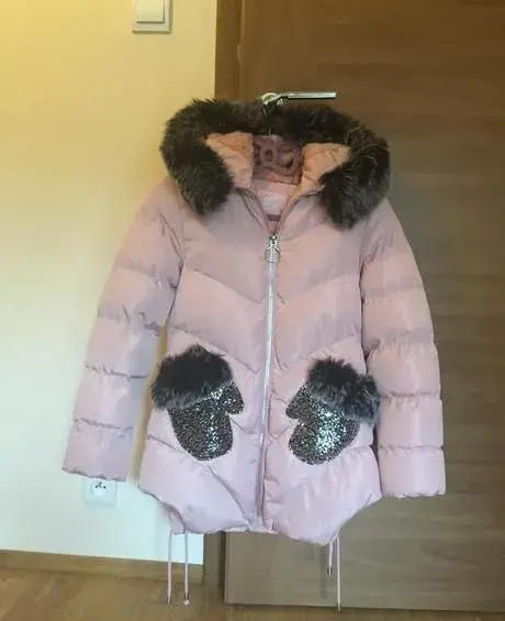 Bunda na zimu a zateplená čiapka s brmbolcami