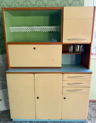 Retro kredenec