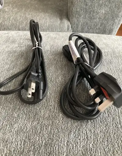 Kable s USA a GB koncovkou