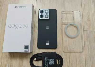 Motorola Edge 70, Gaget Grey,12GB/512GB top stav, zaruka