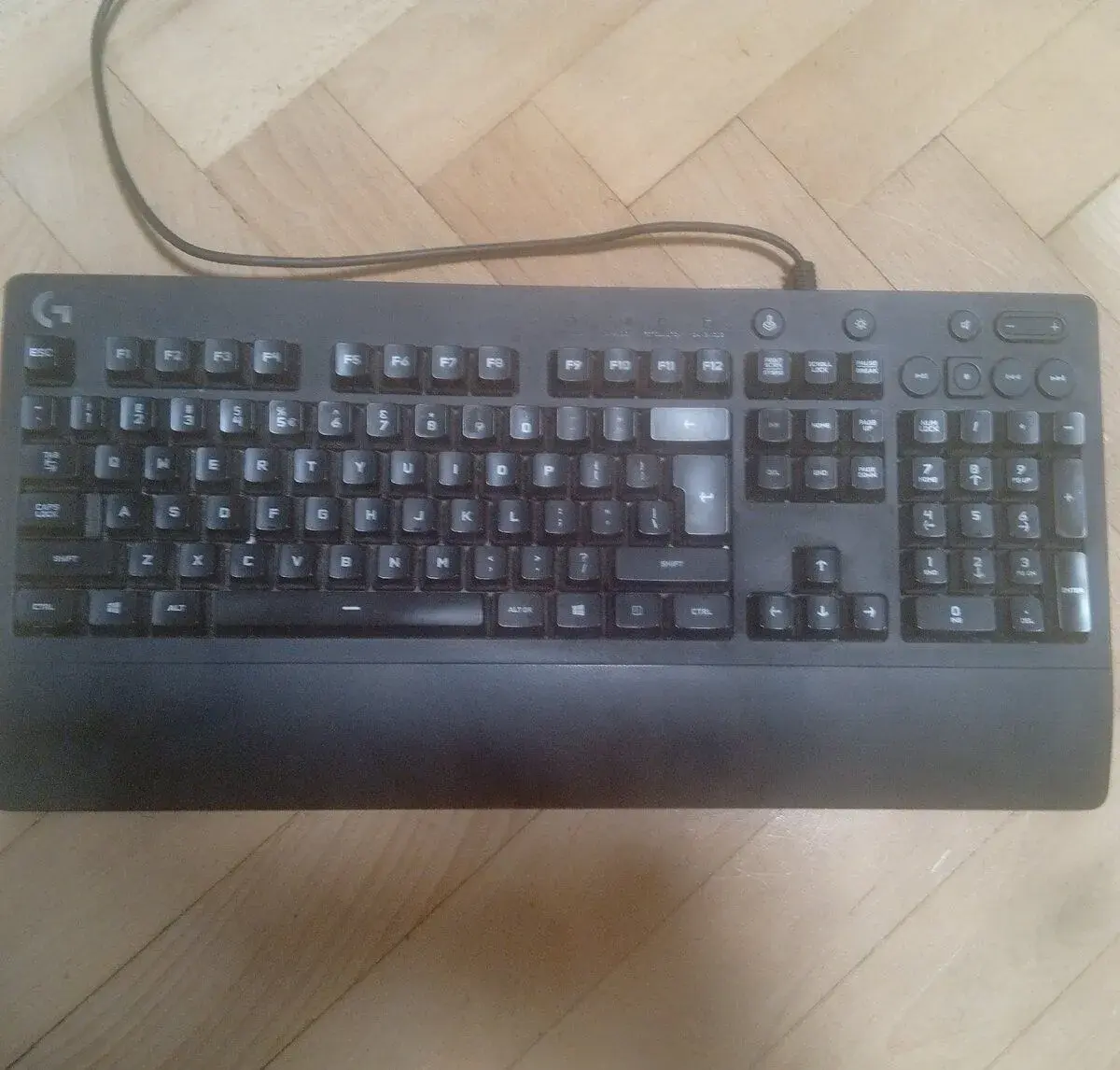 Logitech klavesnica g213