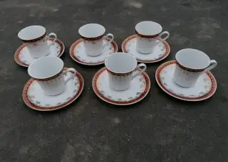 Červeno-zlatá porcelánová sada
