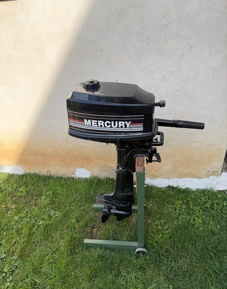 Lodný motor Mercury 5 HP (2-takt) – zachovalý, po servise