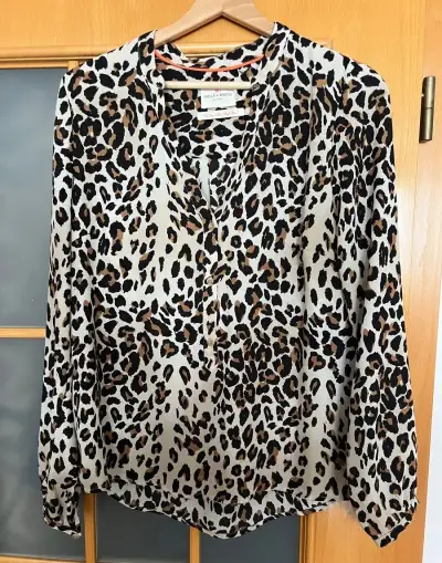 Dámsku béžovú blúzku s leopardím vzorom