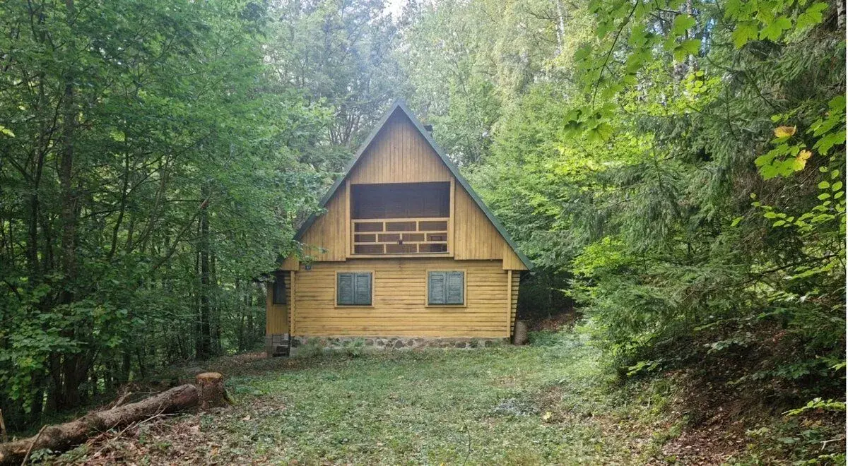 Predaj: Chata Moštenica v horách / 383 m2 pozemok