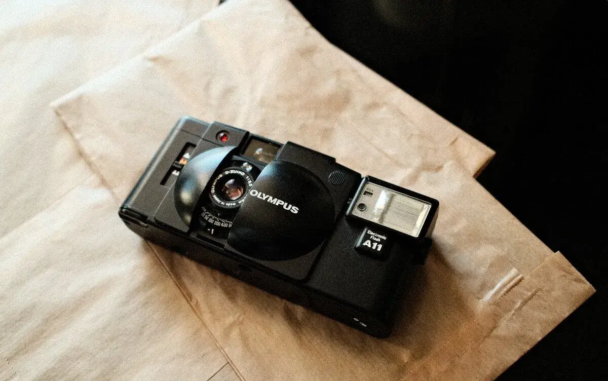 Olympus XA2 + blesk Olympus A11