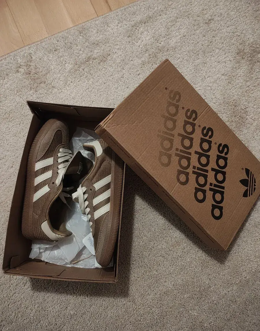 ADIDAS SAMBA, veľkosť 4,5, nové nenosené.