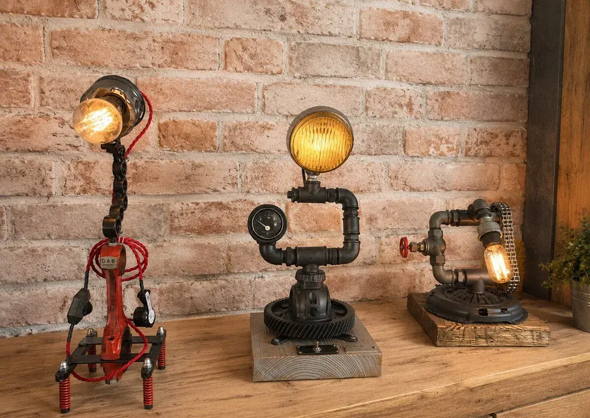 Industriálne lampy – ručná práca (staré drevo/kov)