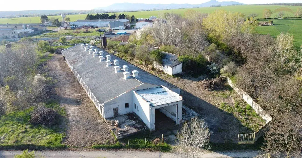 Na prenájom budova bývalej ošipárne, Golianovo